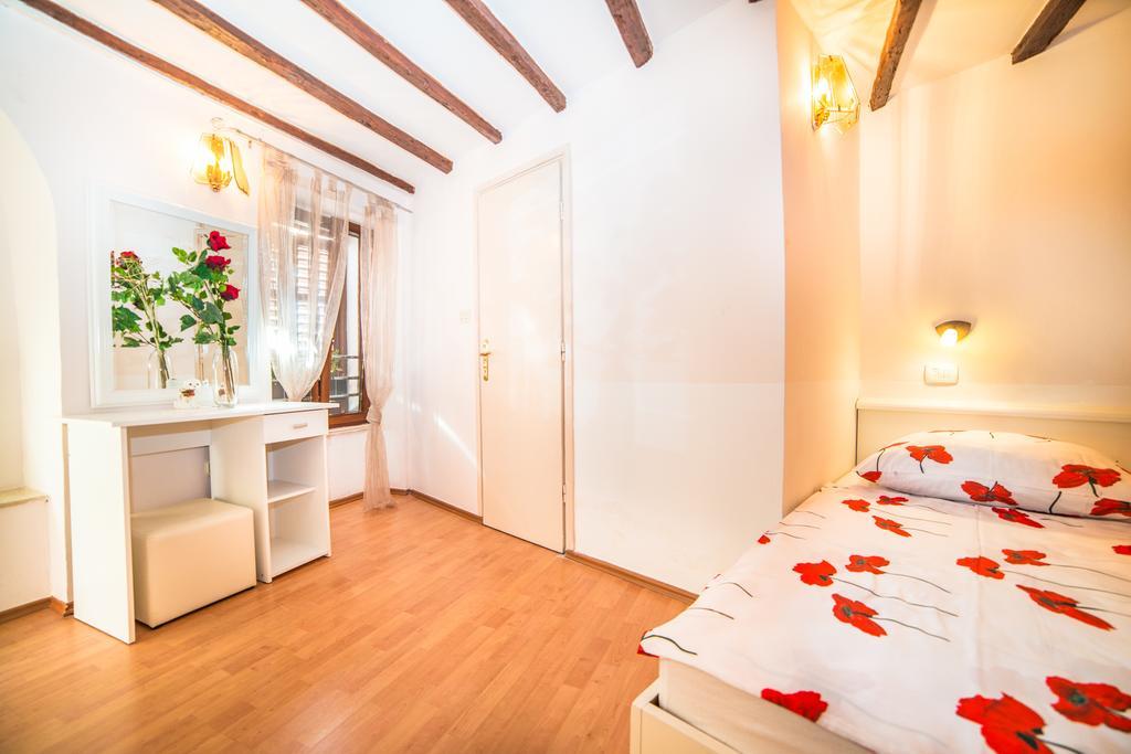 Apartments Dominik Rovinj Exterior photo