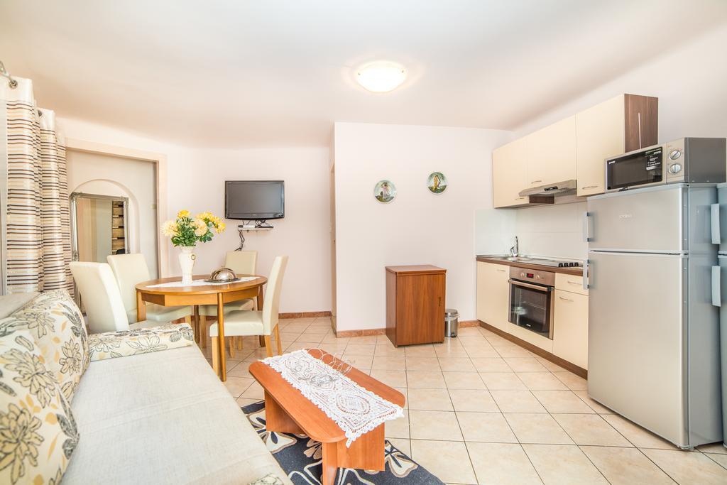 Apartments Dominik Rovinj Exterior photo